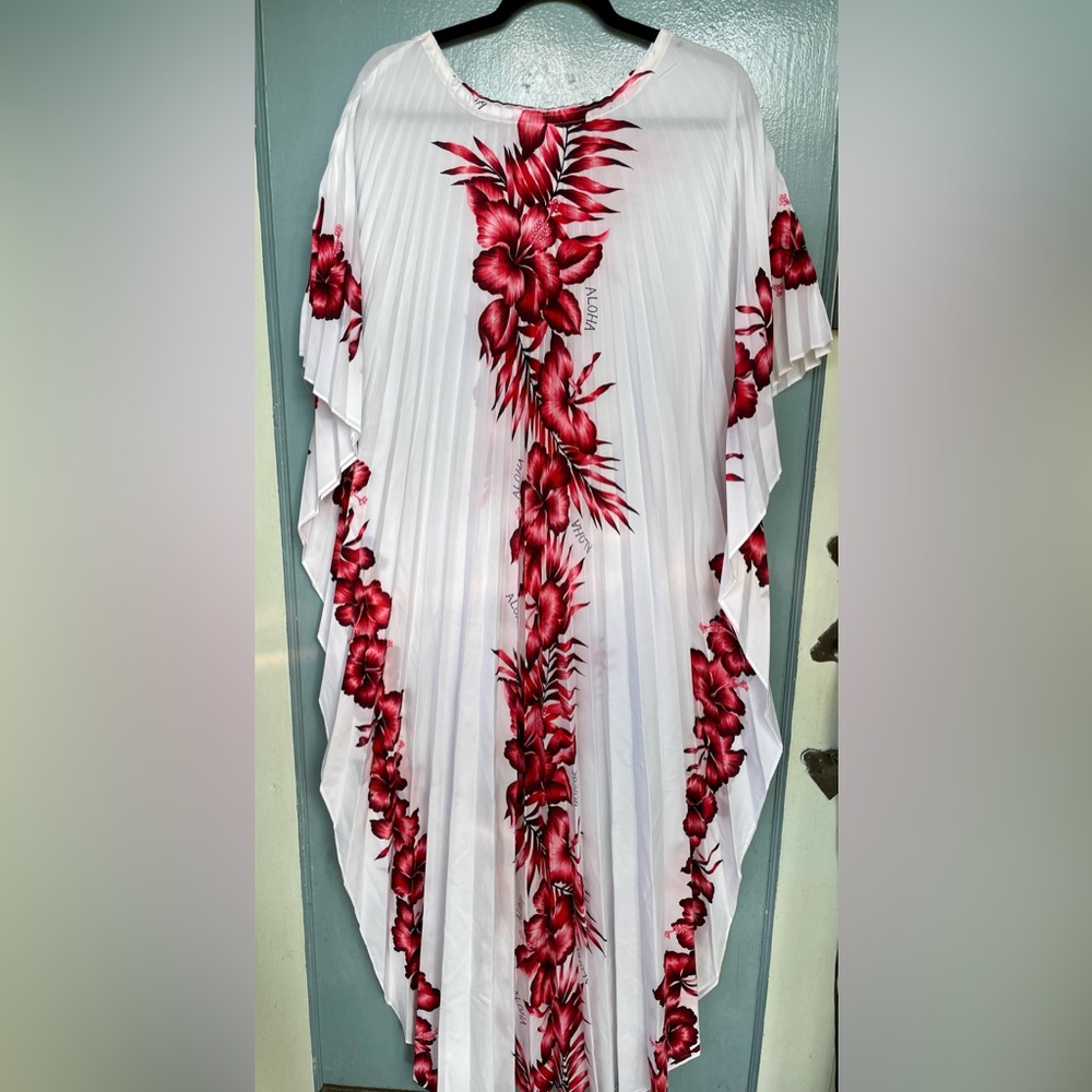 Royal Creations Hawaiian Accordion Pleated Caftan Red Hibiscus on White OSFM